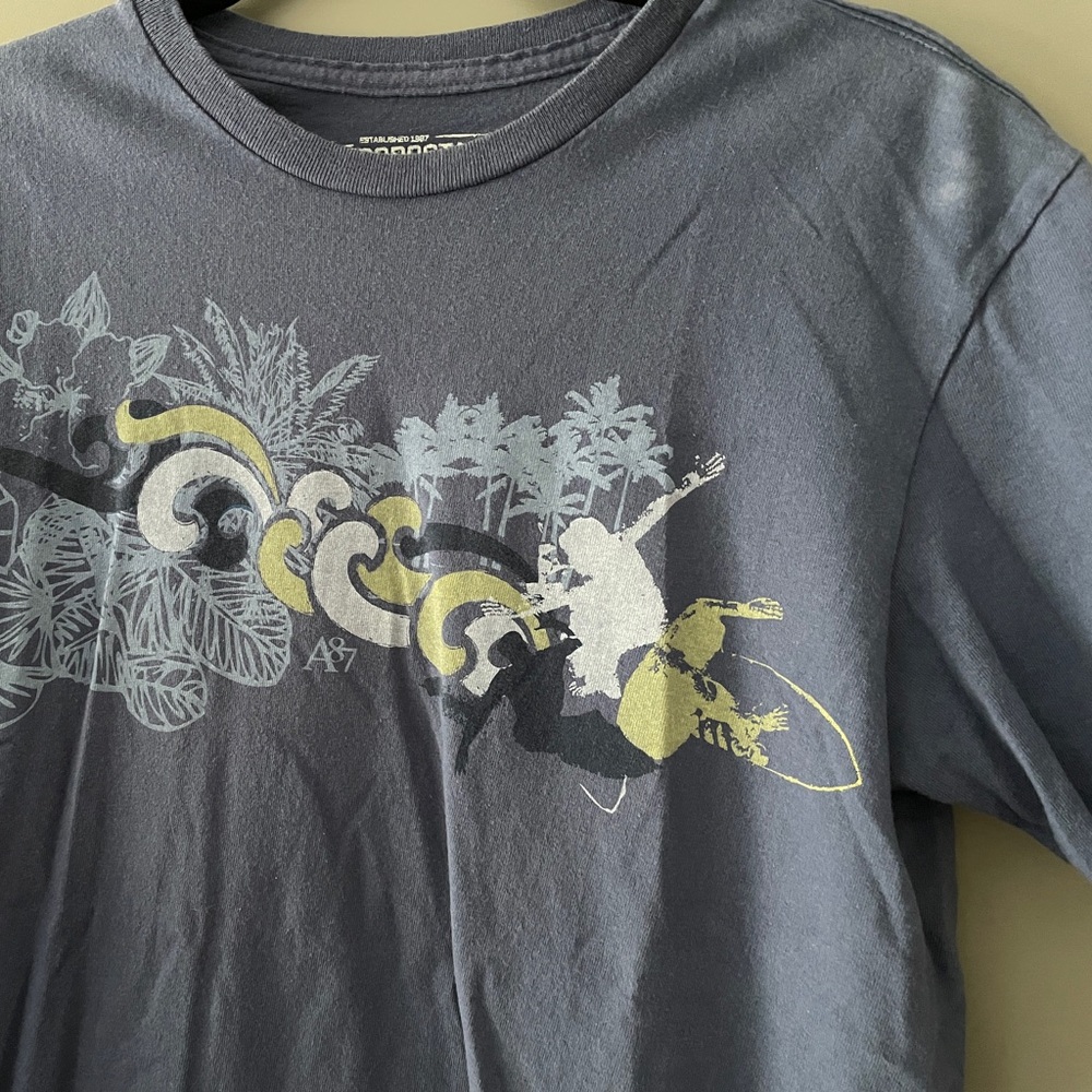Aeropostale T-Shirt - Picture 5 of 5